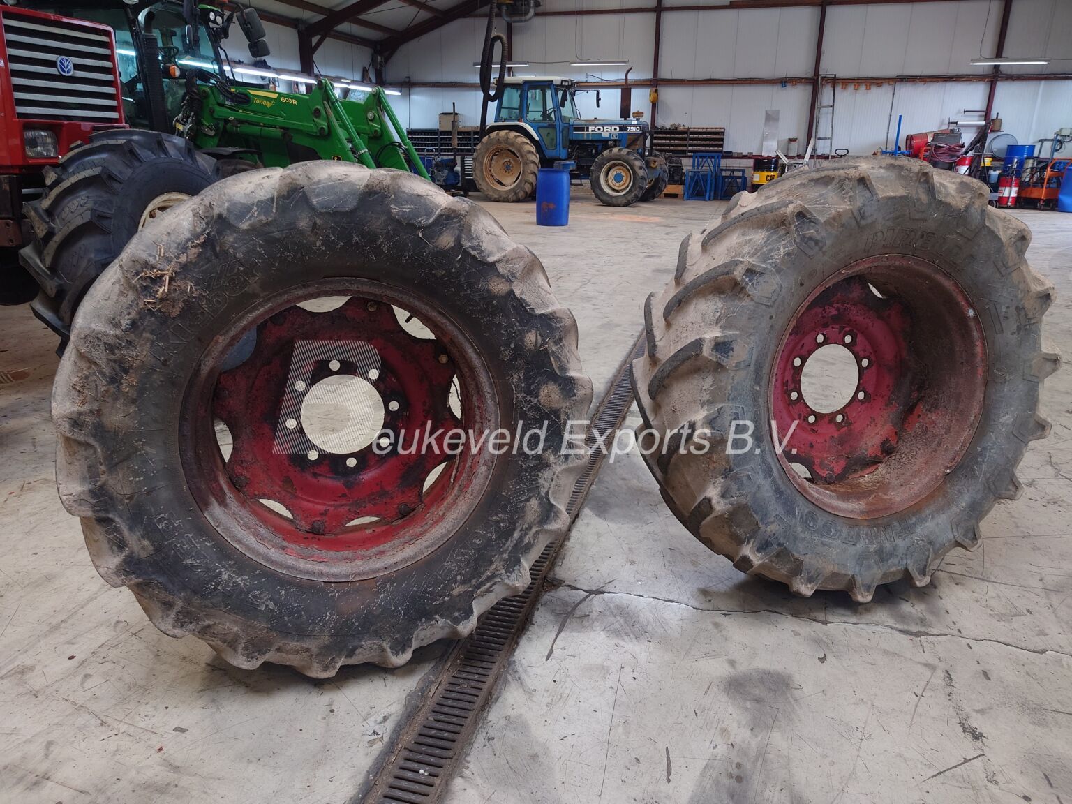 Set Pirelli and Kleber Tyres 42070R28 (1)