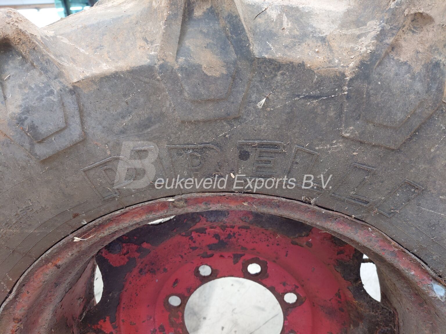 Set Pirelli and Kleber Tyres 42070R28 (4)