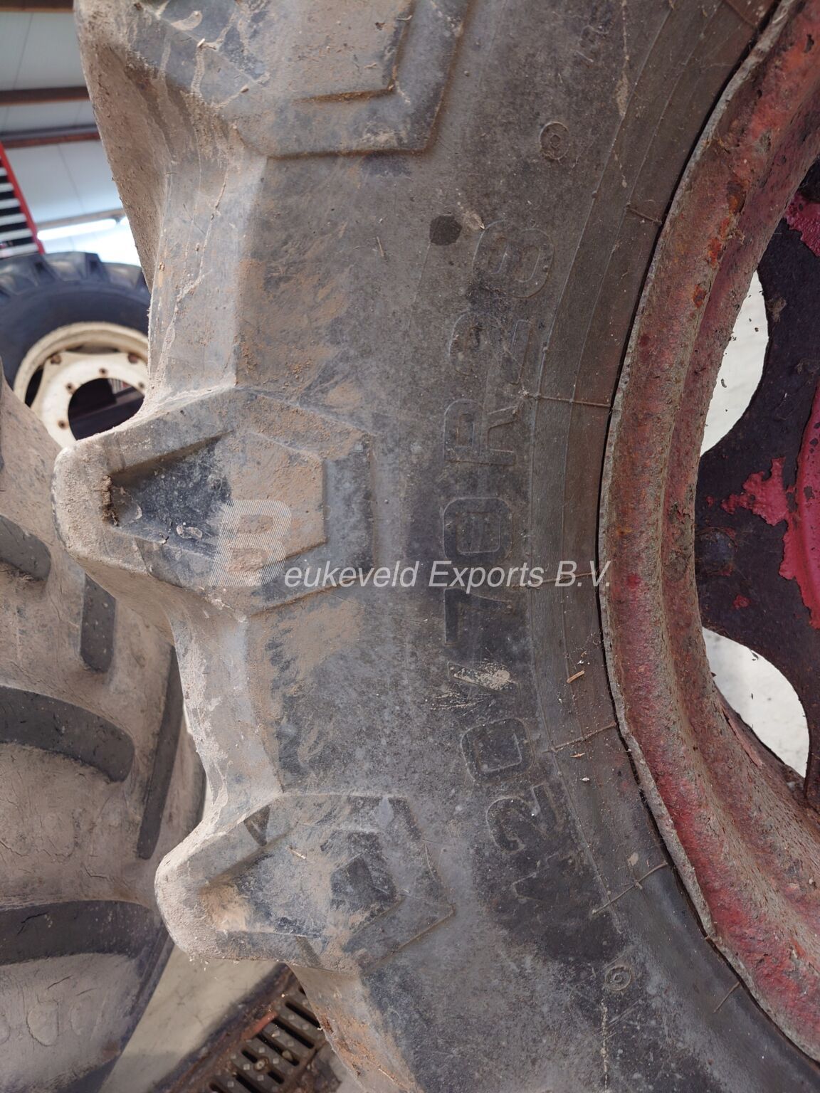 Set Pirelli and Kleber Tyres 42070R28 (5)