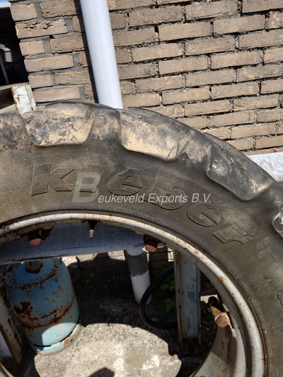 Used set Kleber Wheels 32085R32 (1)