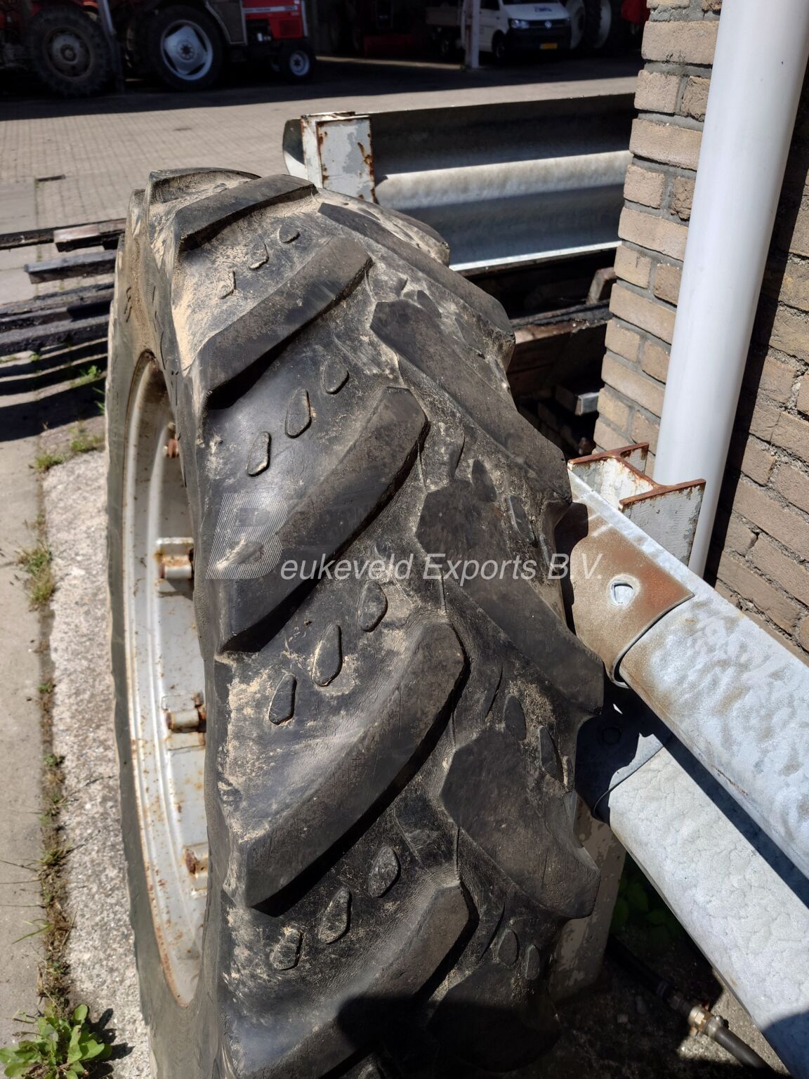 Used set Kleber Wheels 32085R32 (2)