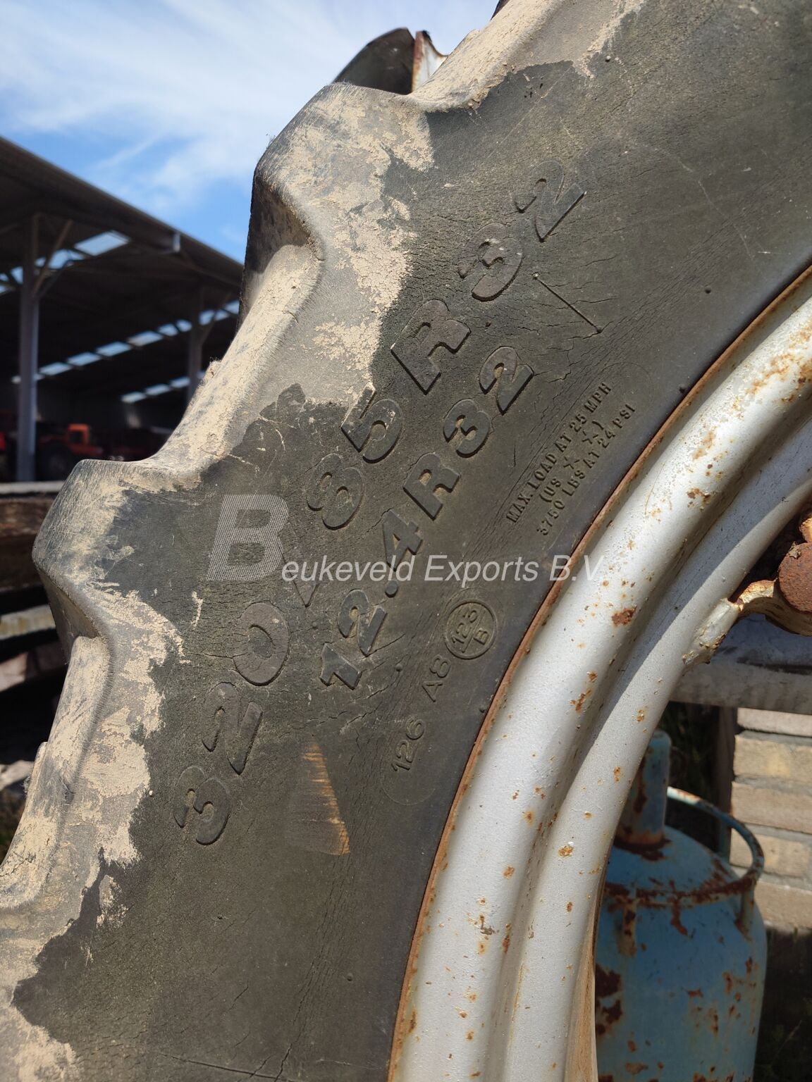 Used set Kleber Wheels 32085R32 (4)