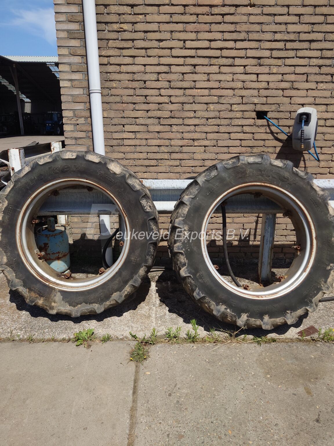Used set Kleber Wheels 32085R32 (8)