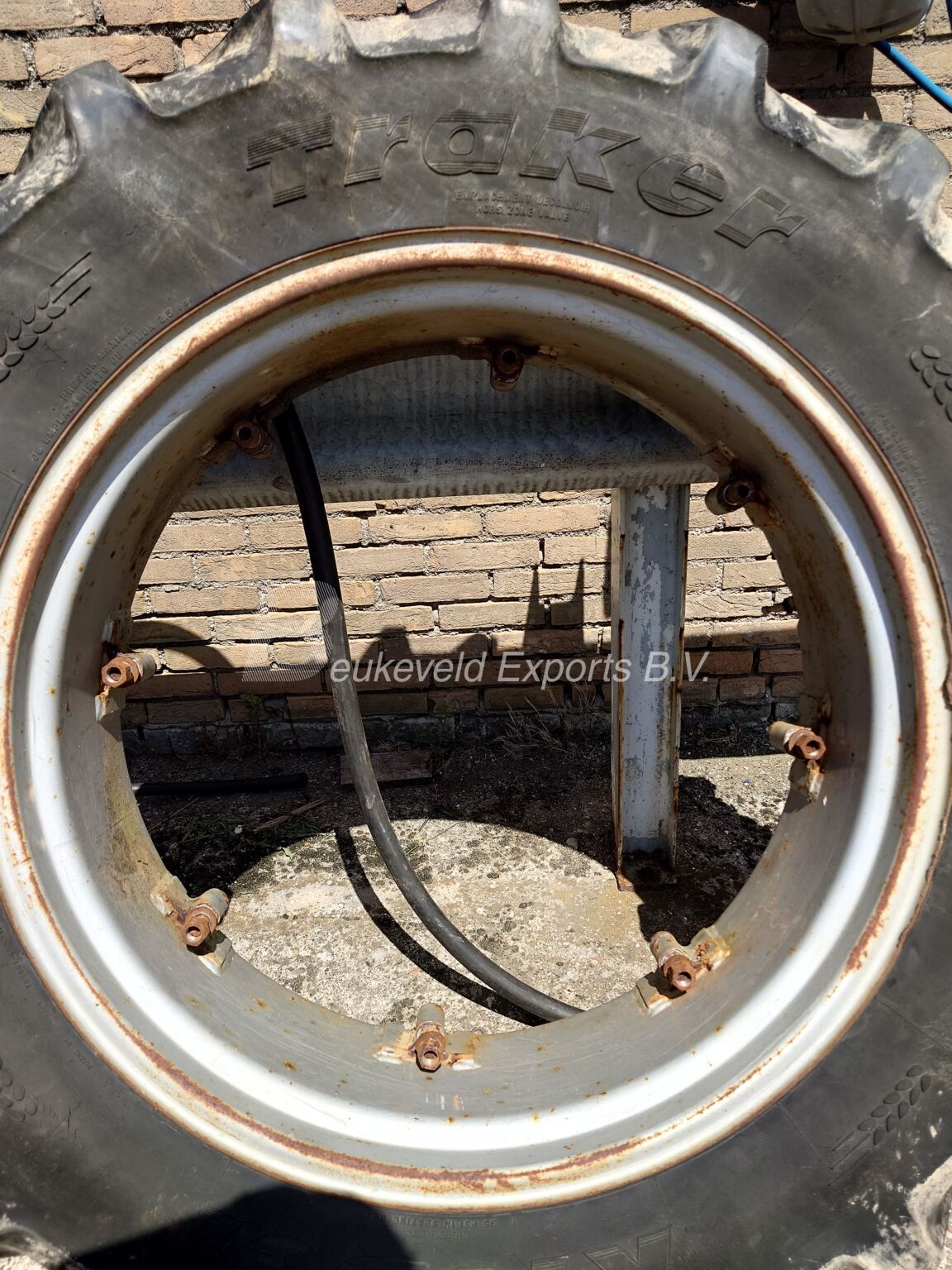 Used set Kleber Wheels 32085R32 (9)