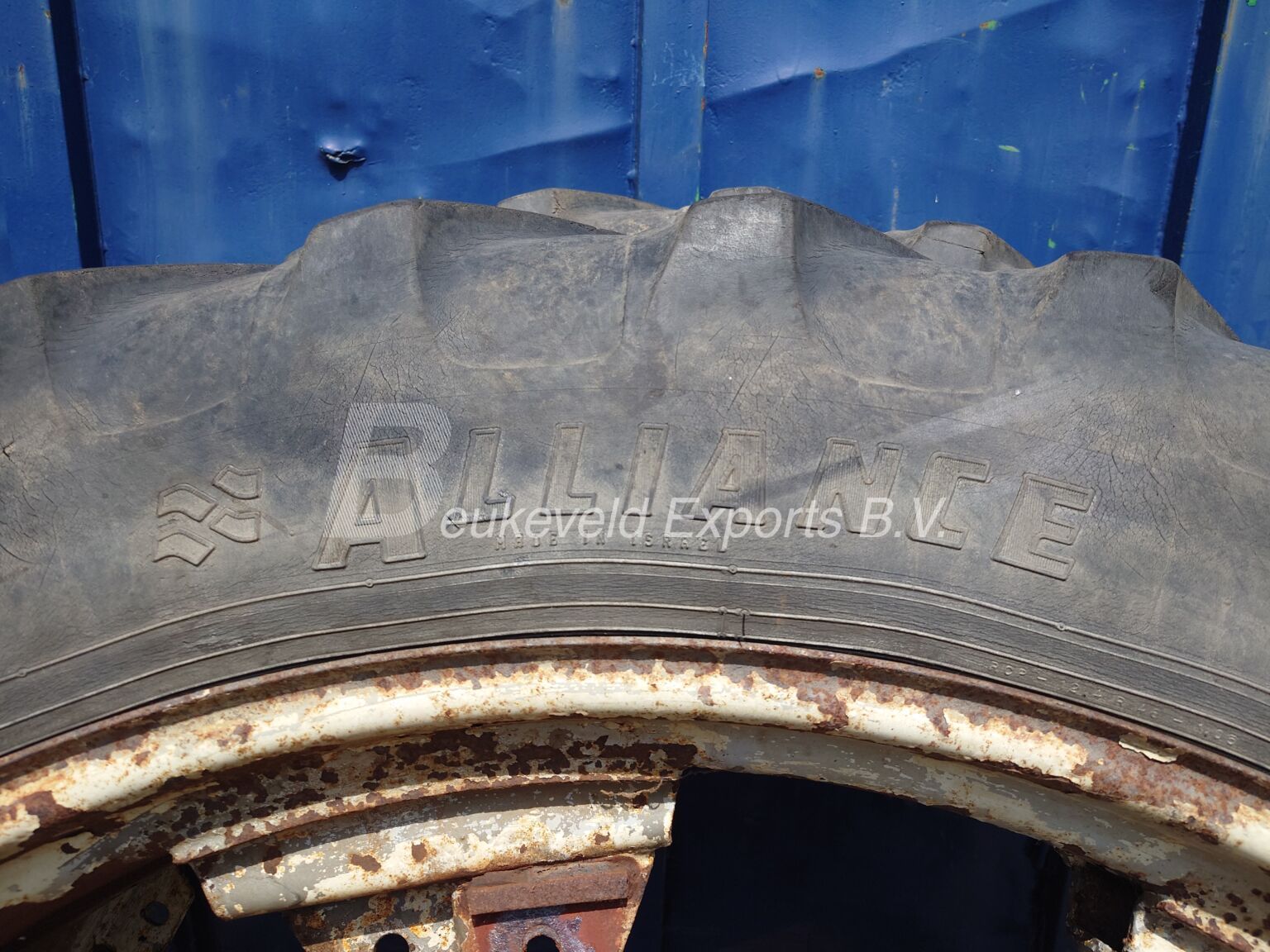 Used set wheels Alliance 12.4R46 (2)