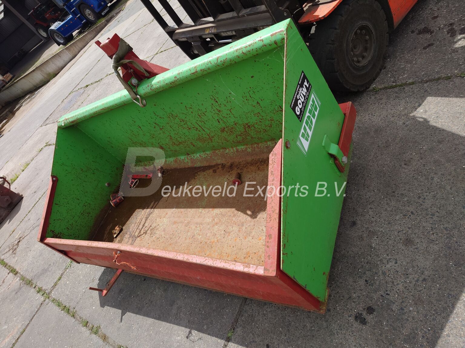 VDW Wifo Tipping Bucket Shovel (2)
