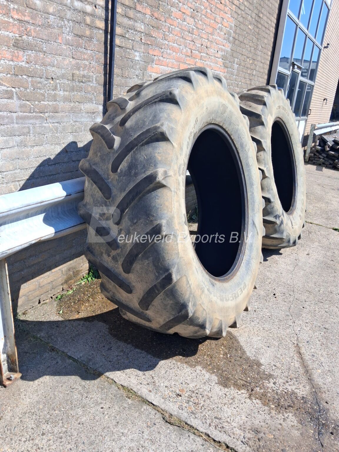 52070-38 Firestone Performer70 10% (2)