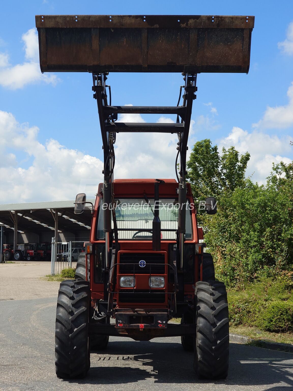 Fiat New Holland 110-90DT frontloader (11)