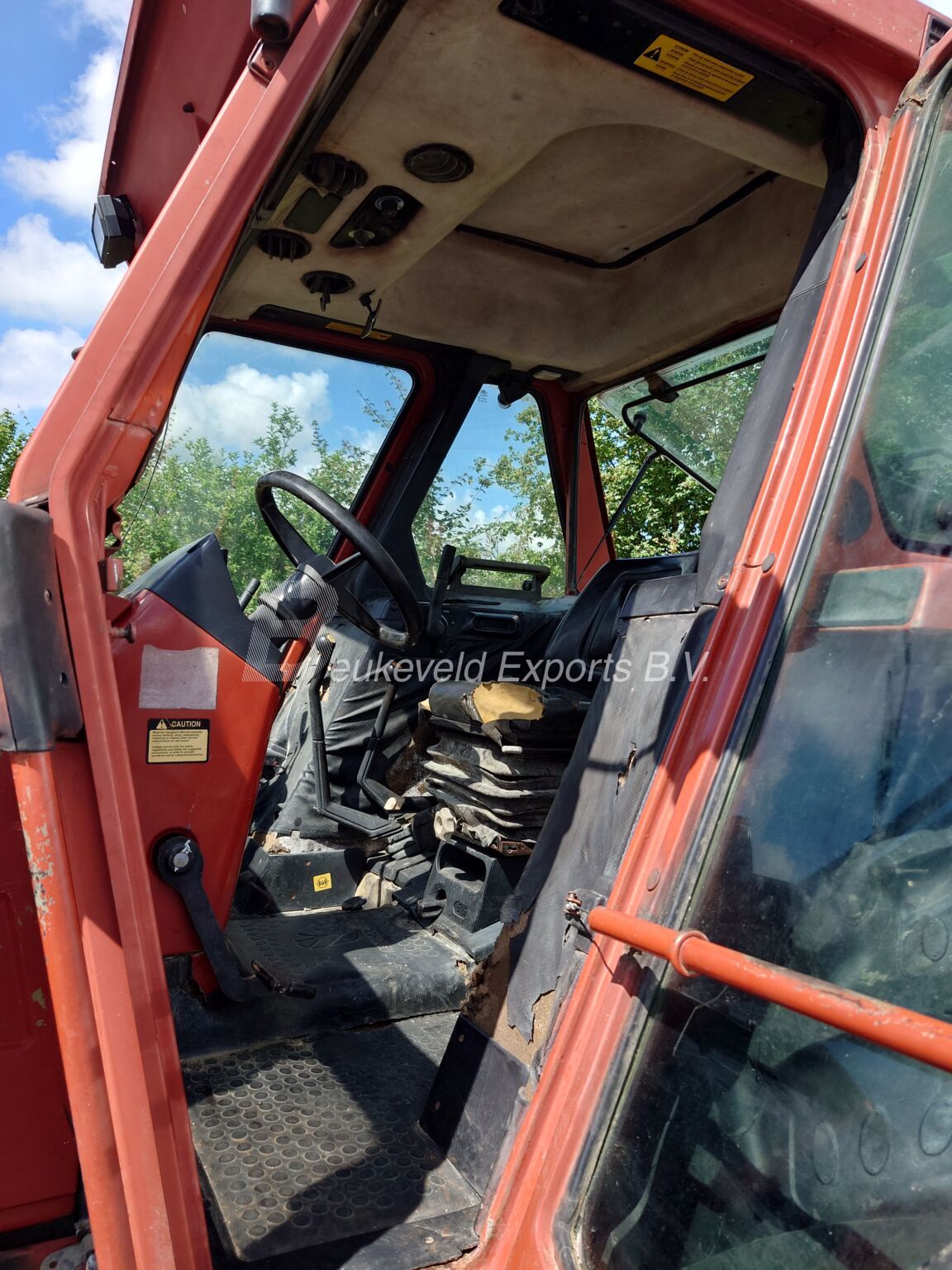 Fiat New Holland 110-90DT frontloader (12)