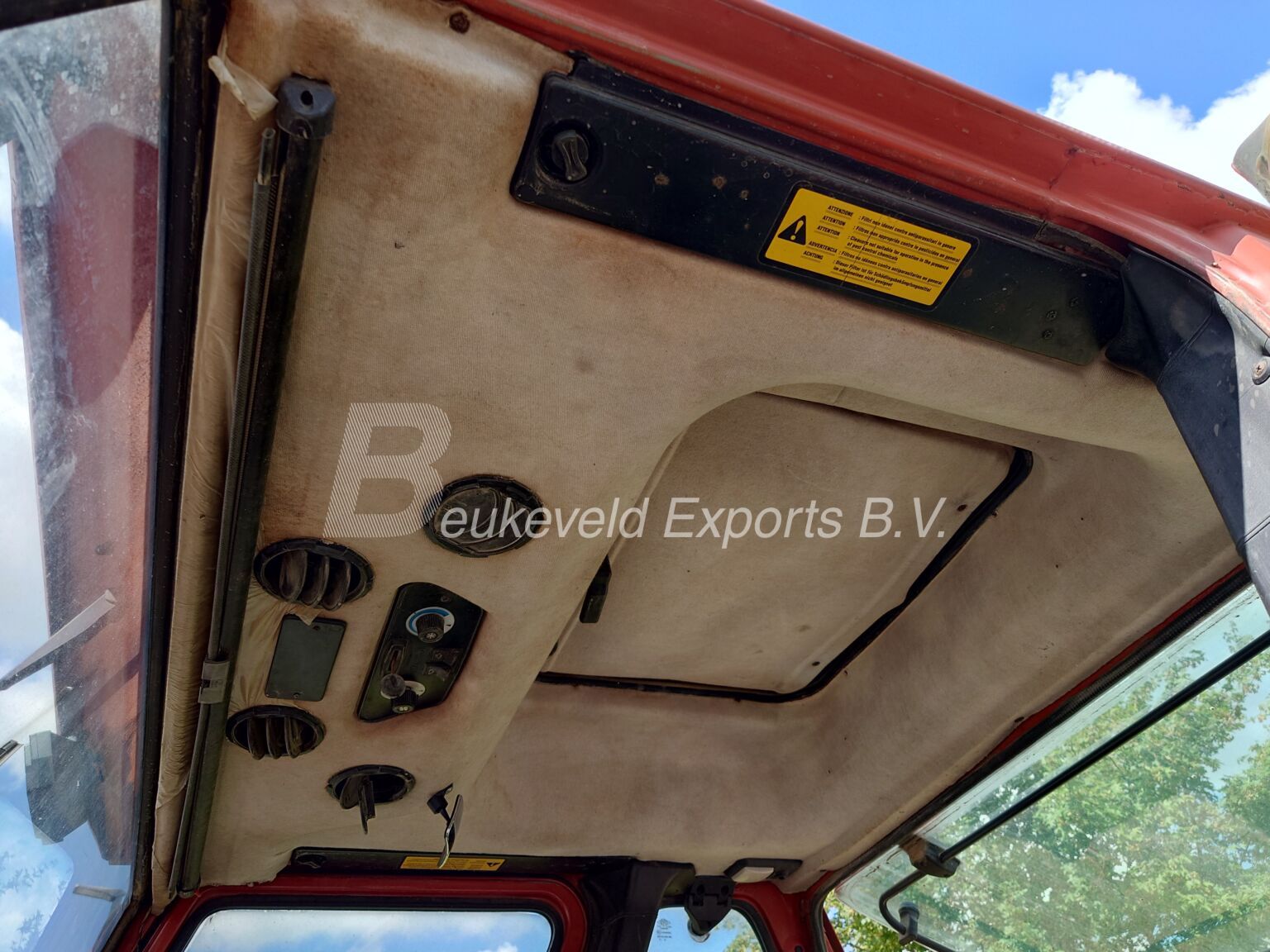 Fiat New Holland 110-90DT frontloader (13)