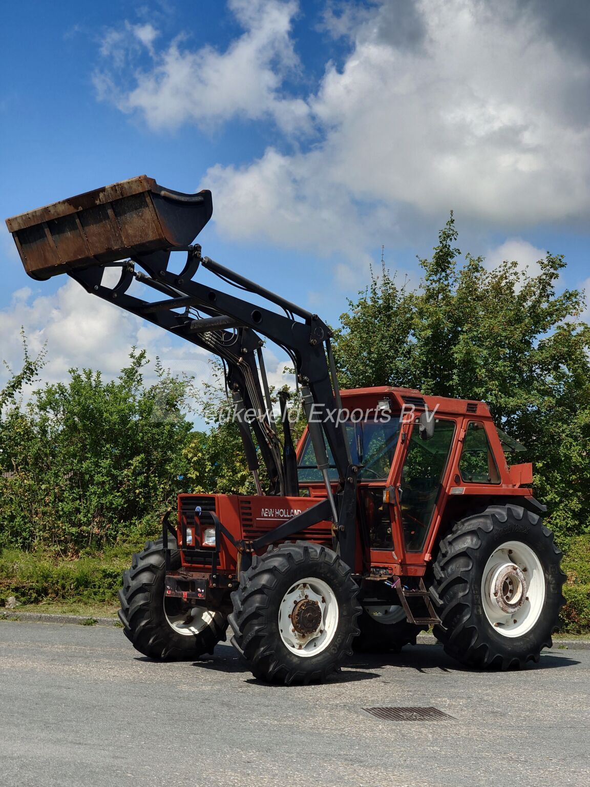 Fiat New Holland 110-90DT frontloader (14)
