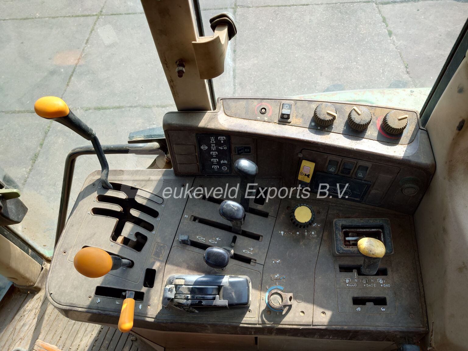 JD6910 frontpto (9)