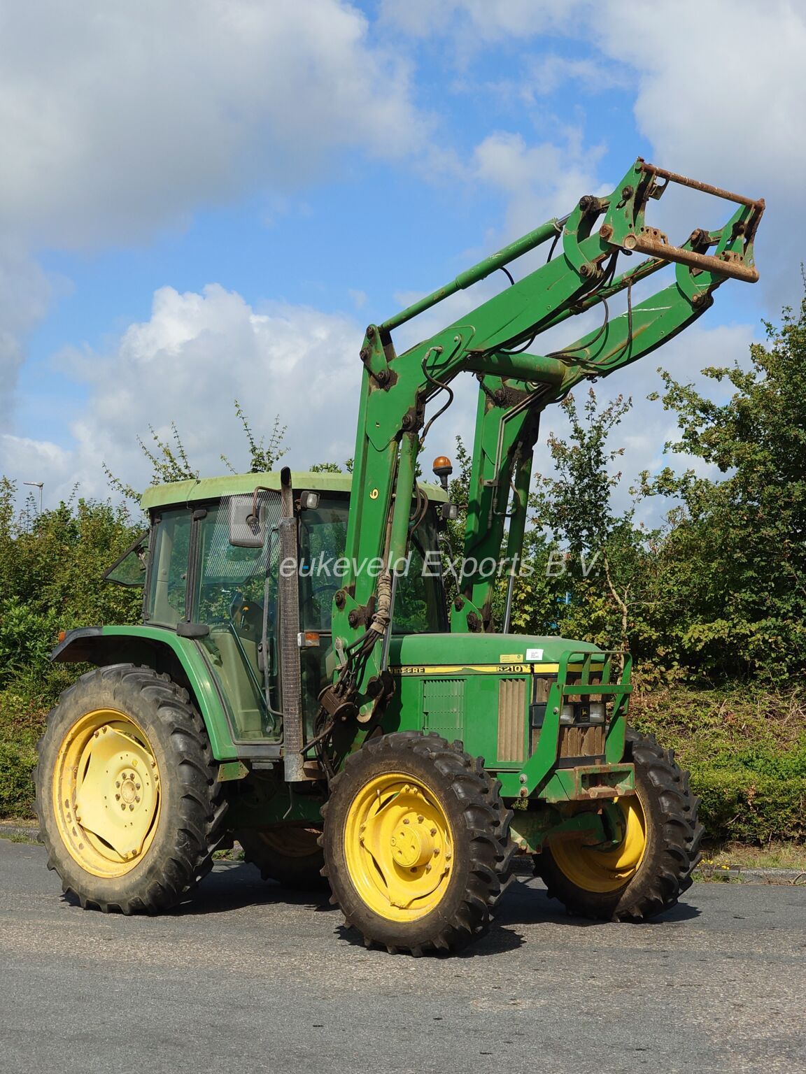 John Deere 6210 with Frontloader (10)