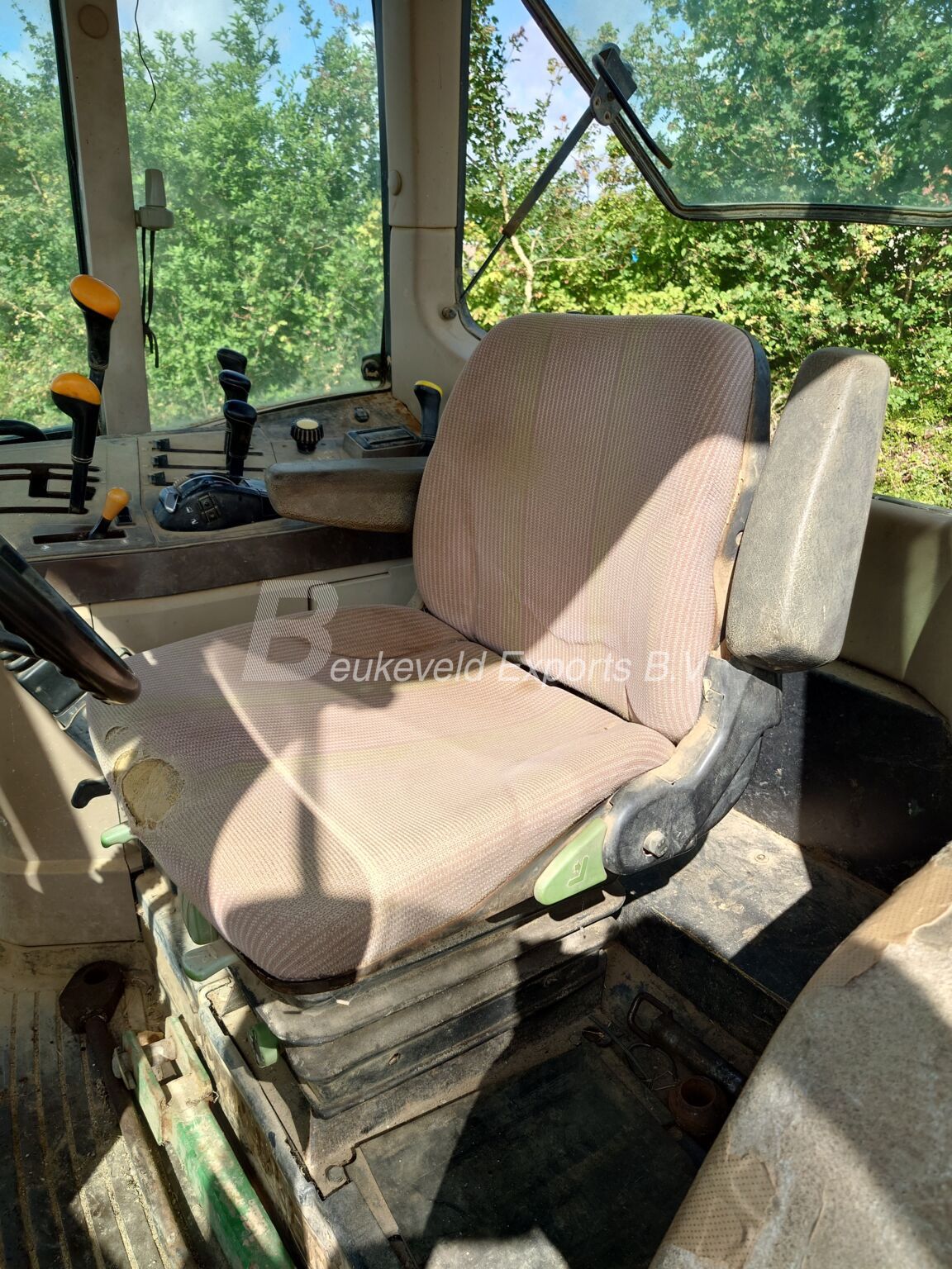 John Deere 6210 with Frontloader (12)