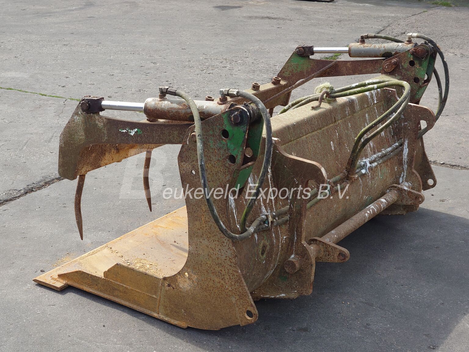 John Deere 6210 with Frontloader (18)