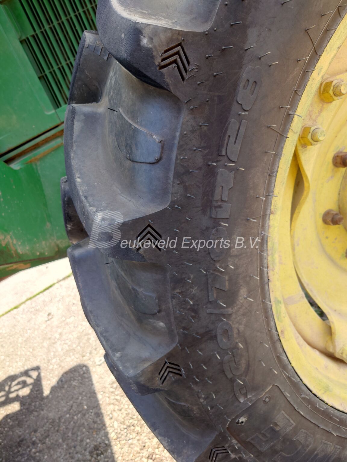 John Deere 6210 with Frontloader (2)