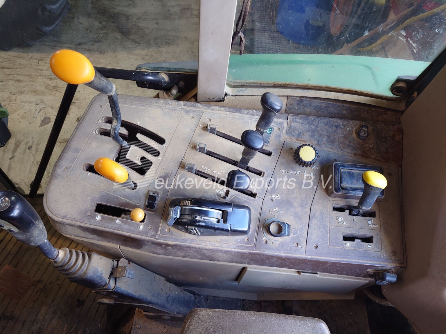 John Deere 6210 with Frontloader (7)