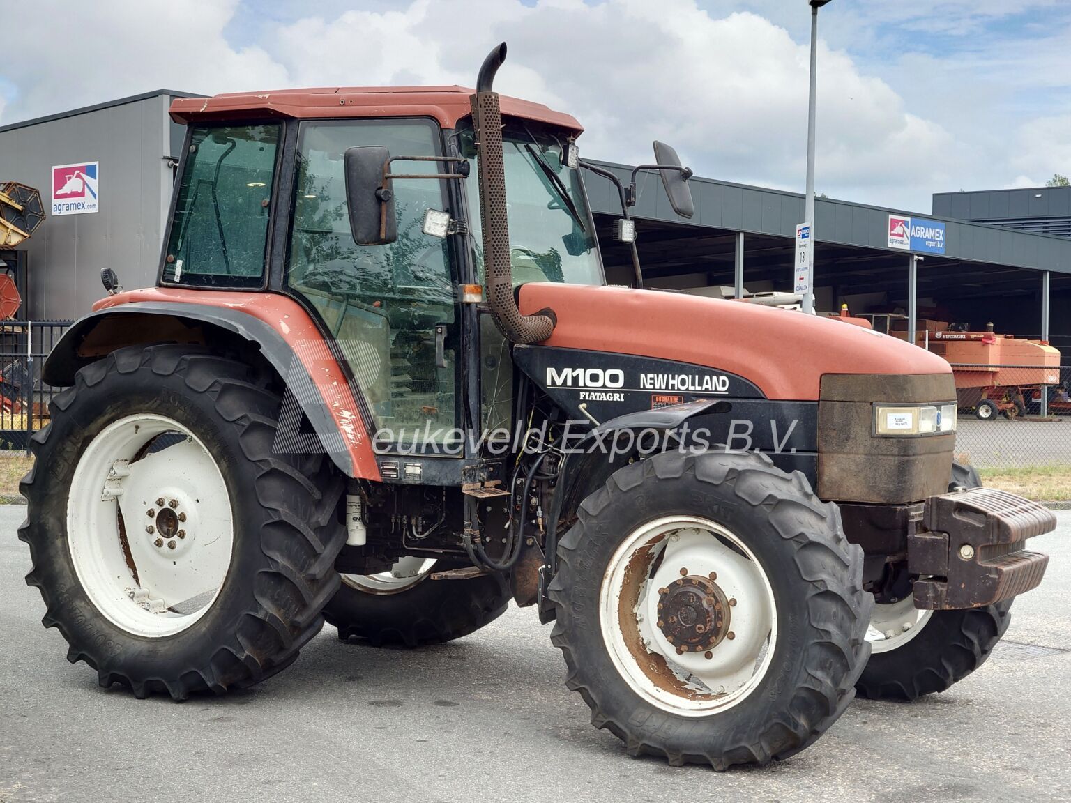 NEW HOLLAND M100 DT AIRCO (7)