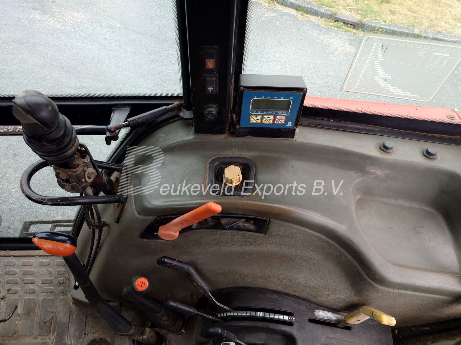 NH L95 DT frontloader (6)