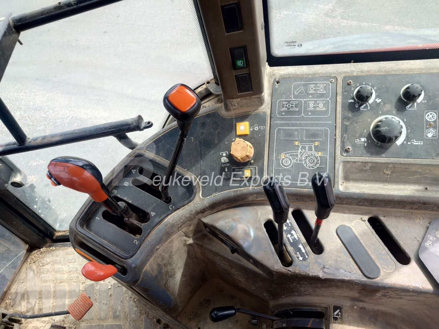 New Holland M100 DT Airconditioning (6)