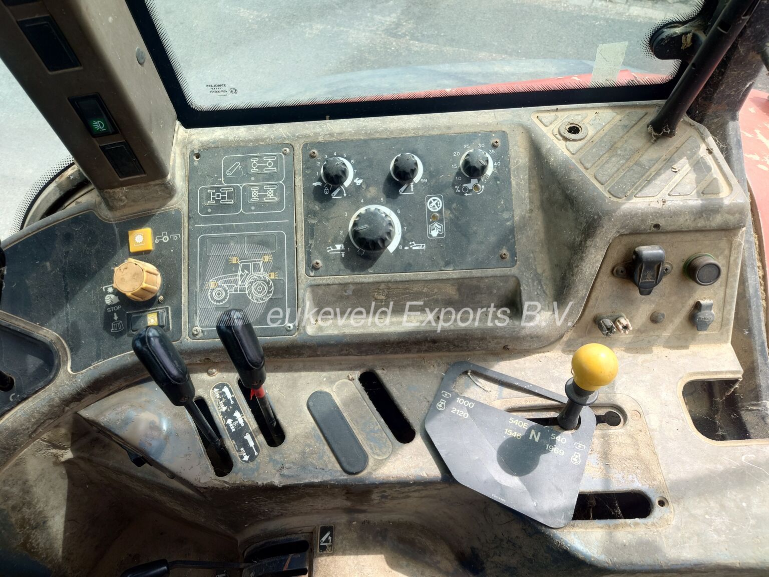 New Holland M100 DT Airconditioning (7)