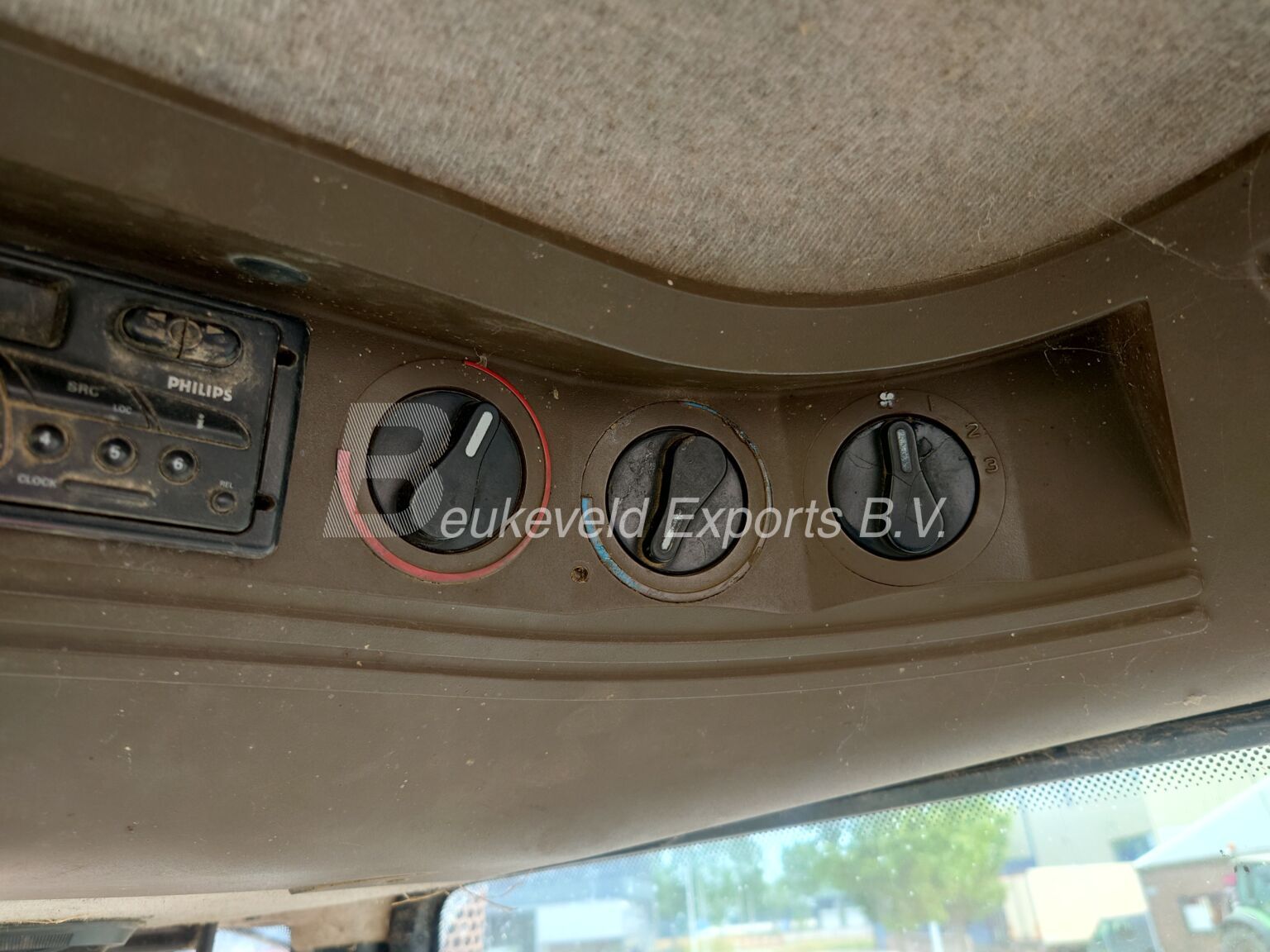 New Holland M100 DT Airconditioning (8)