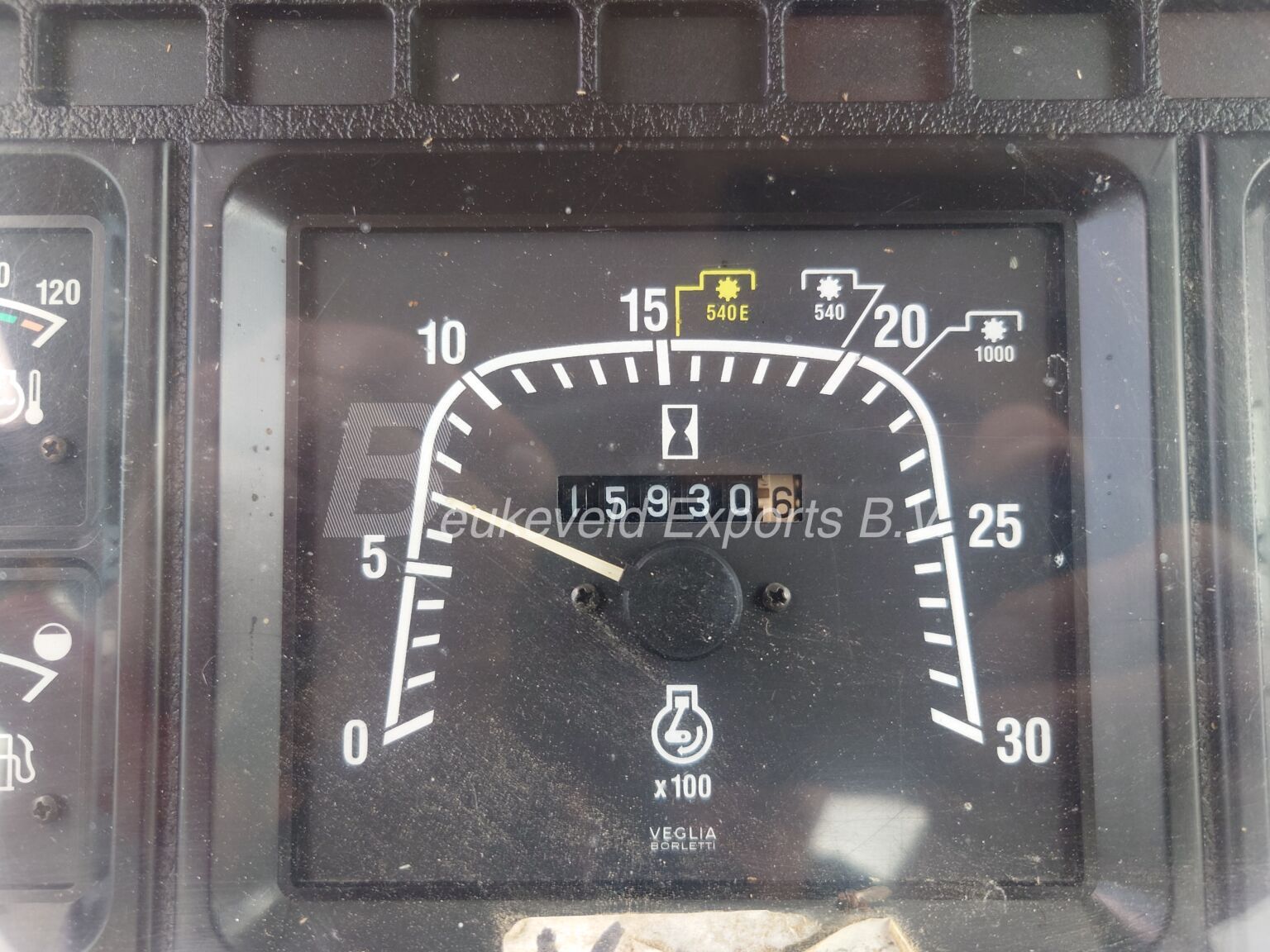 New Holland M100 DT Airconditioning (9)