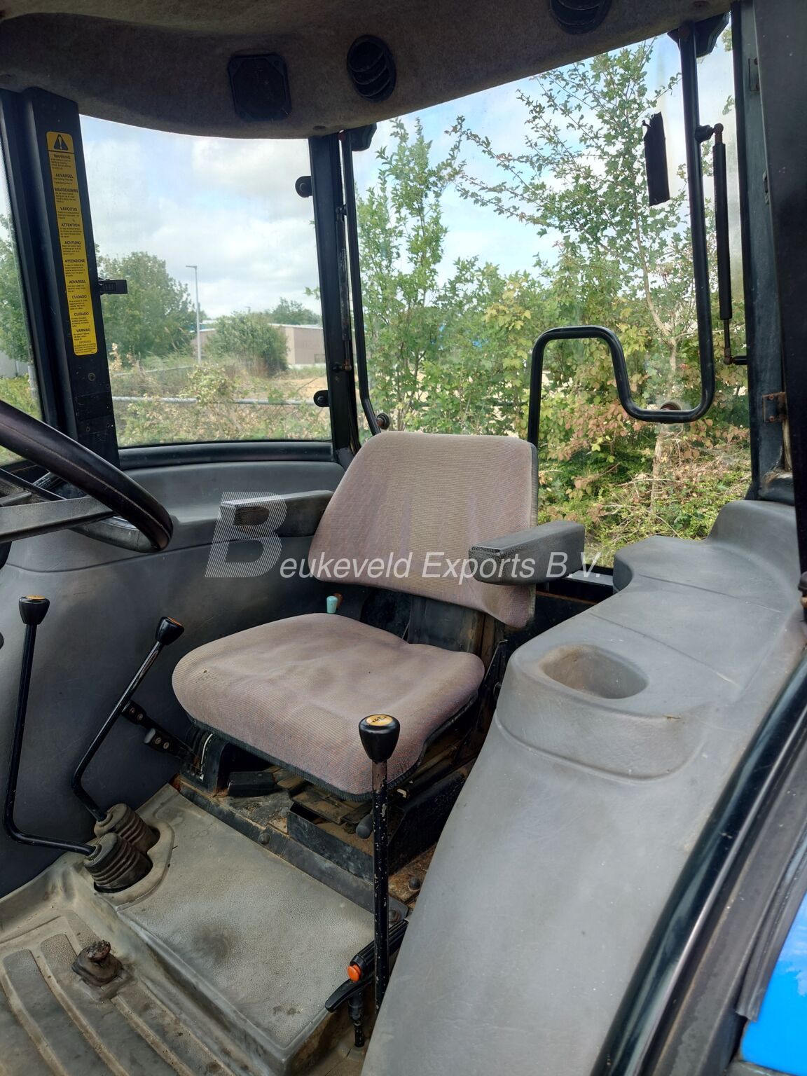 New Holland TD85D (14)