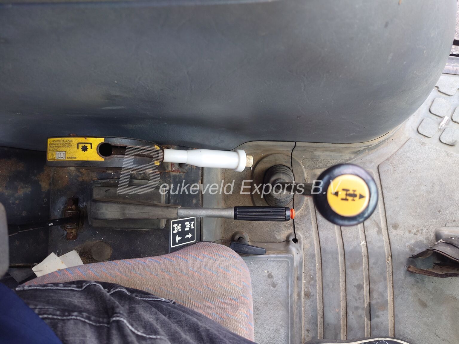 New Holland TD85D (19)