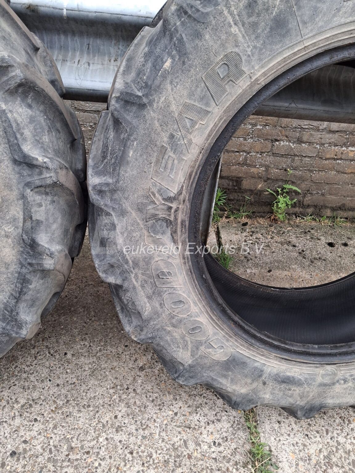 Used Set Goodyear Tyres 13.6R28 (2)