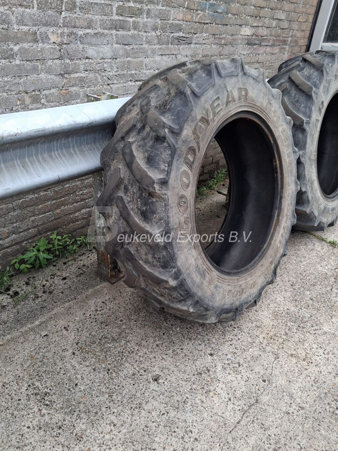 Used Set Goodyear Tyres 13.6R28 (4)