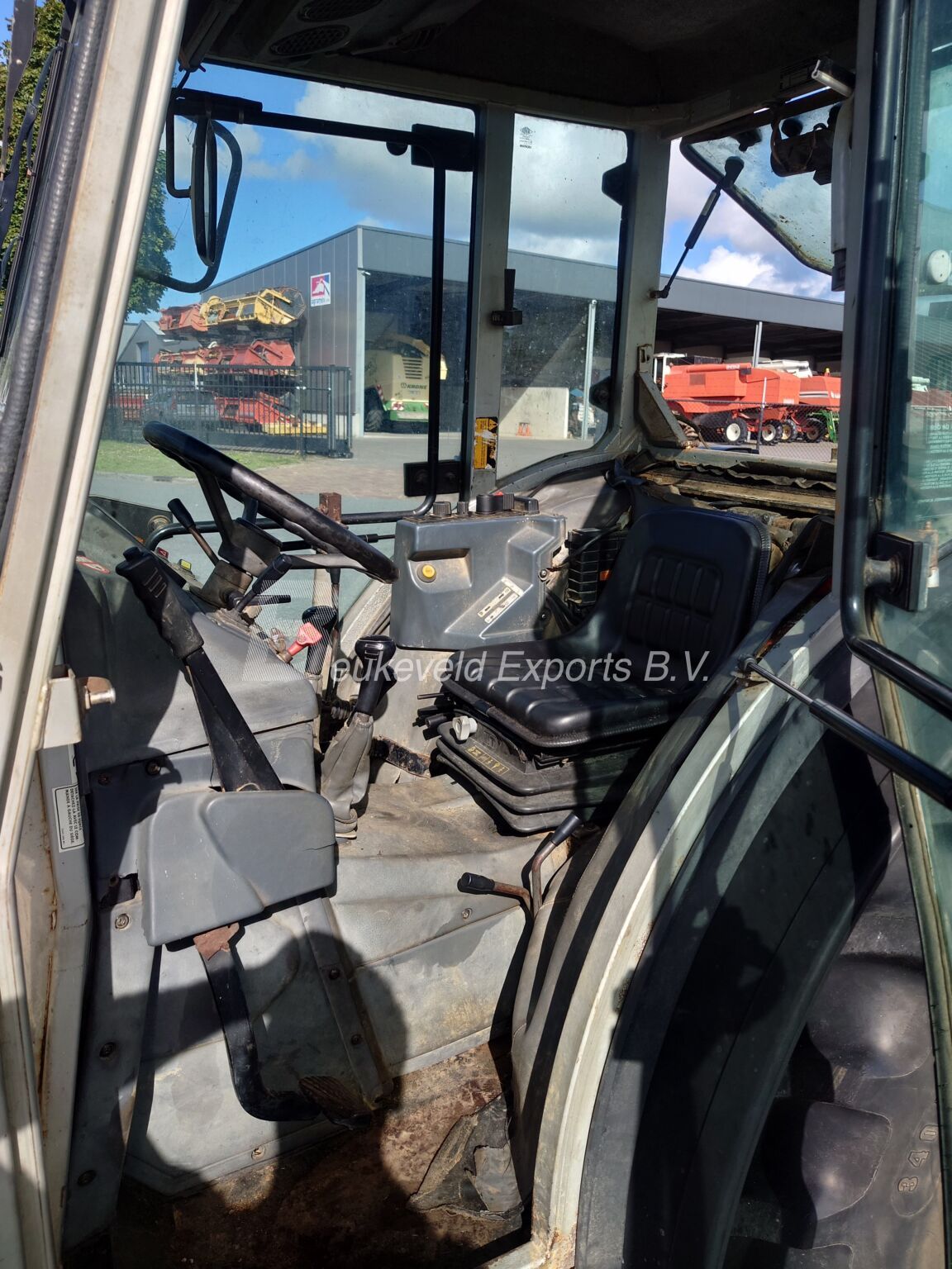 MASSEY FERGUSON MF 384 S 4X4 Fruttero (15)
