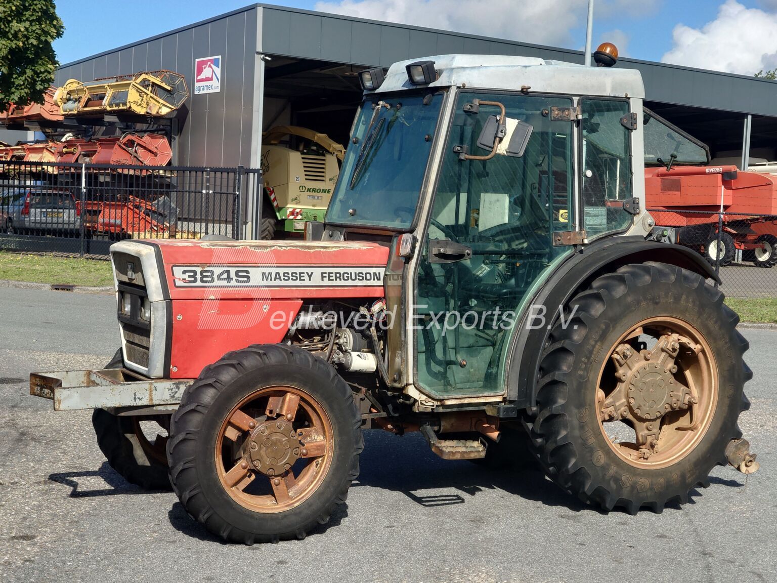 MASSEY FERGUSON MF 384 S 4X4 Fruttero (17)