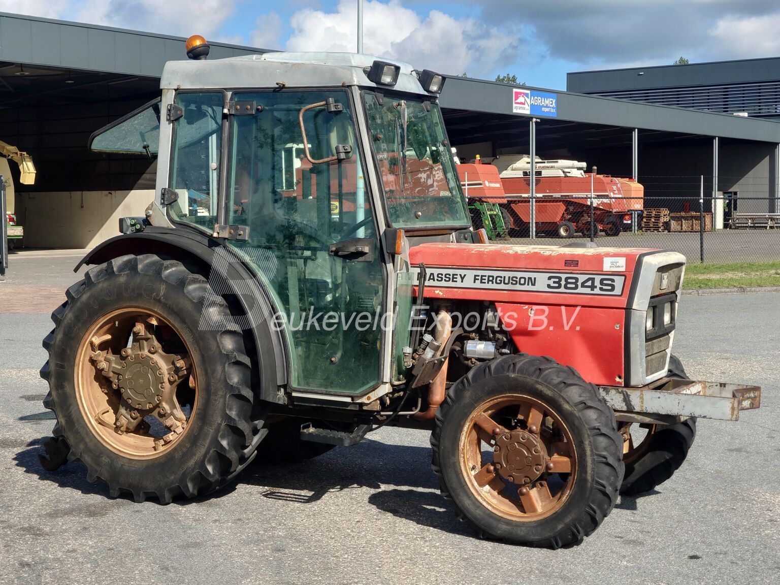 MASSEY FERGUSON MF 384 S 4X4 Fruttero (19)