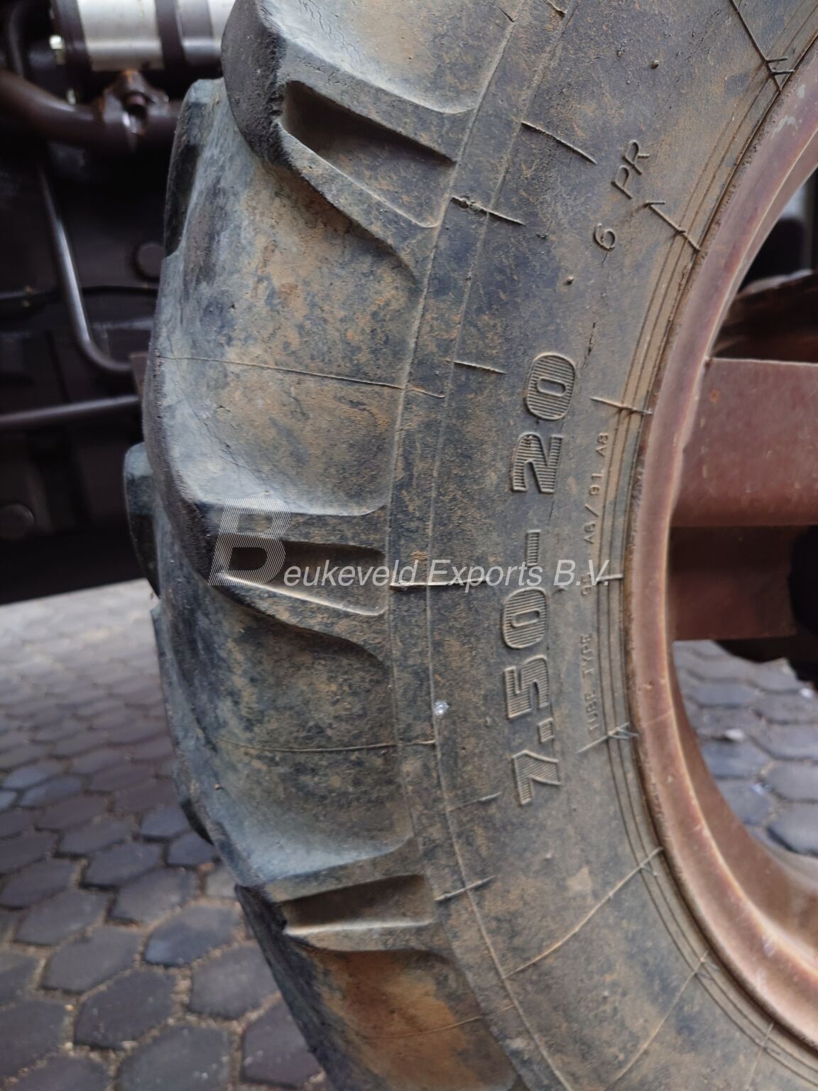 Massey Ferguson MF 384 S 4X4 Fruttero (6)