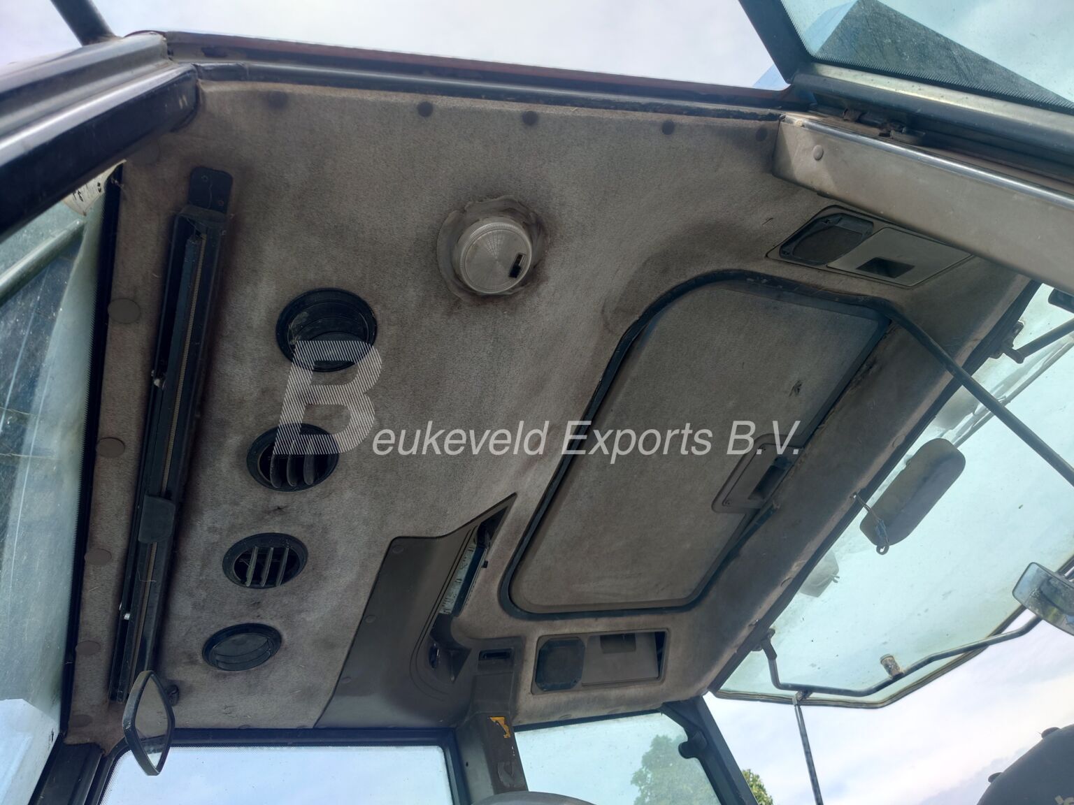 New Holland M135 DT Dual Command 40kmh (12)
