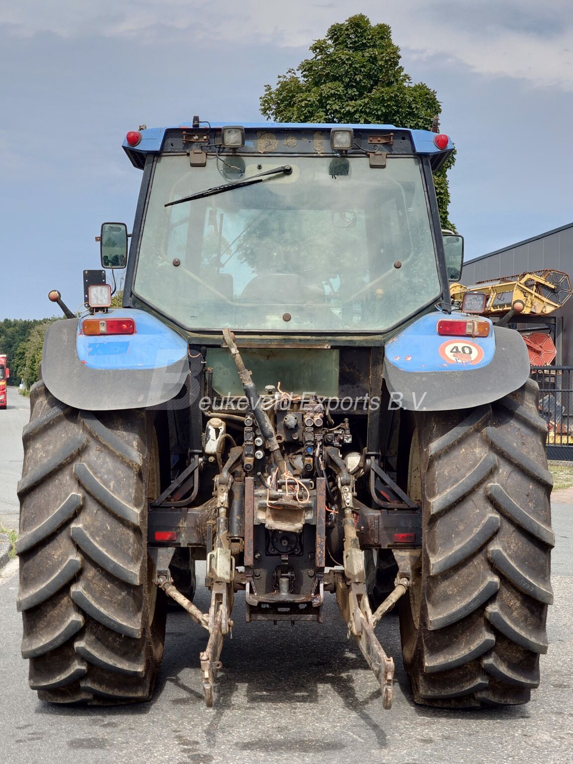 New Holland M135 DT Dual Command 40kmh (8)