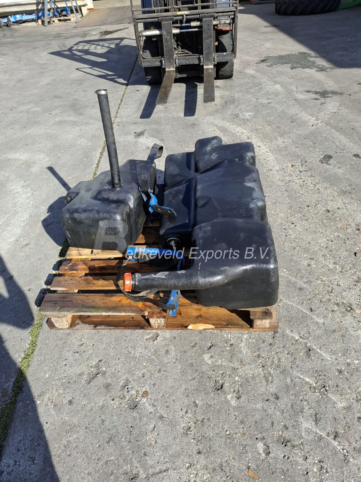 Ford Used Fueltanks E6NN9104AA E6NN9002BA (1)