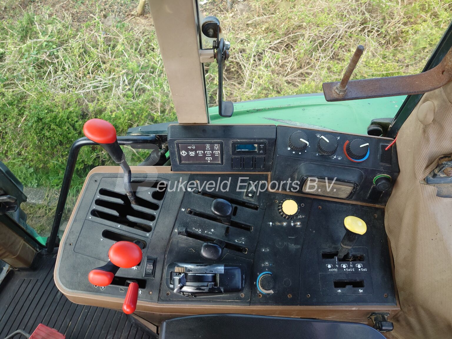 JOHN DEERE 6800 Powrquad (18)