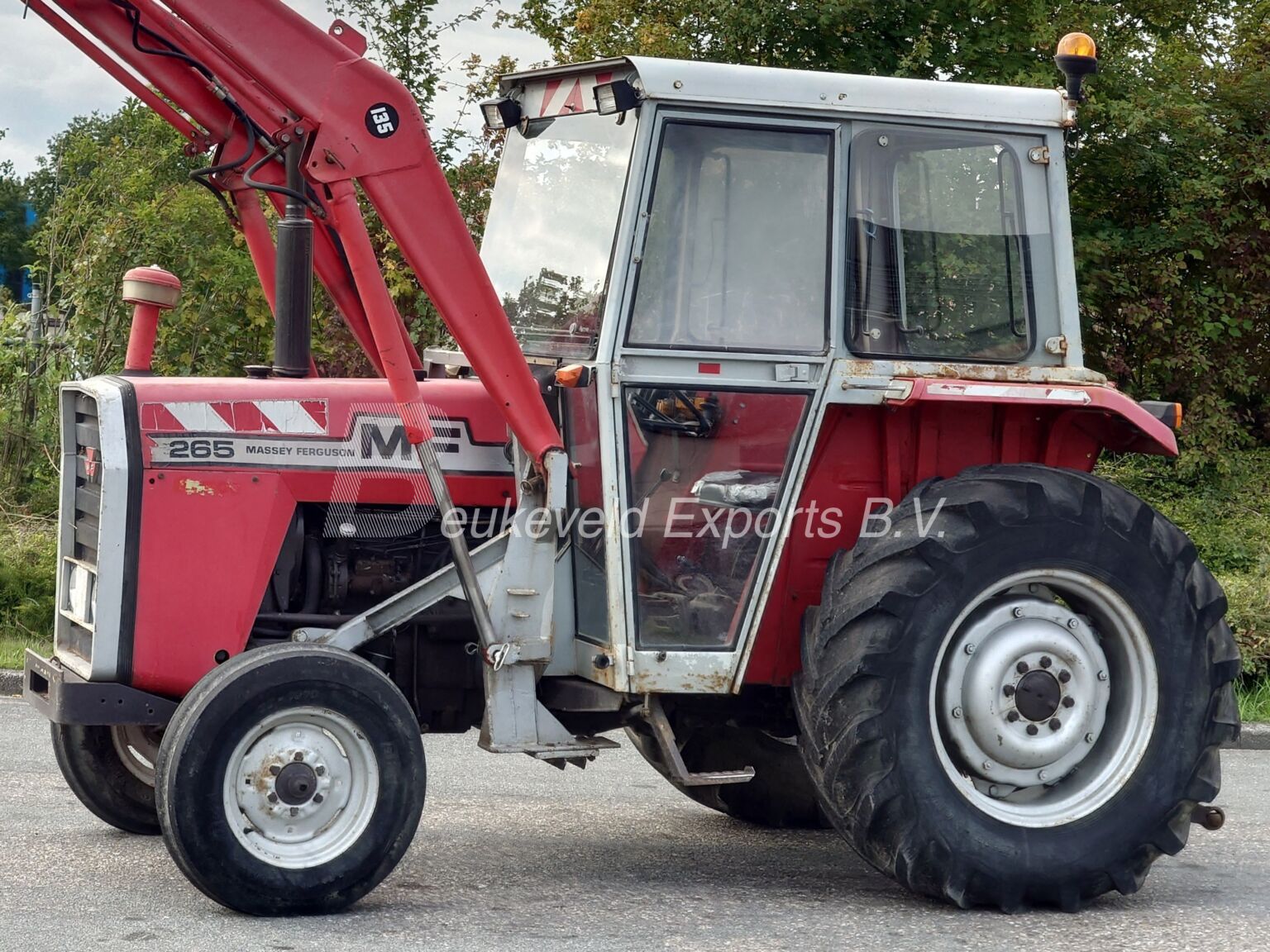 Čelní nakladač Massey Ferguson MF 265 (141)