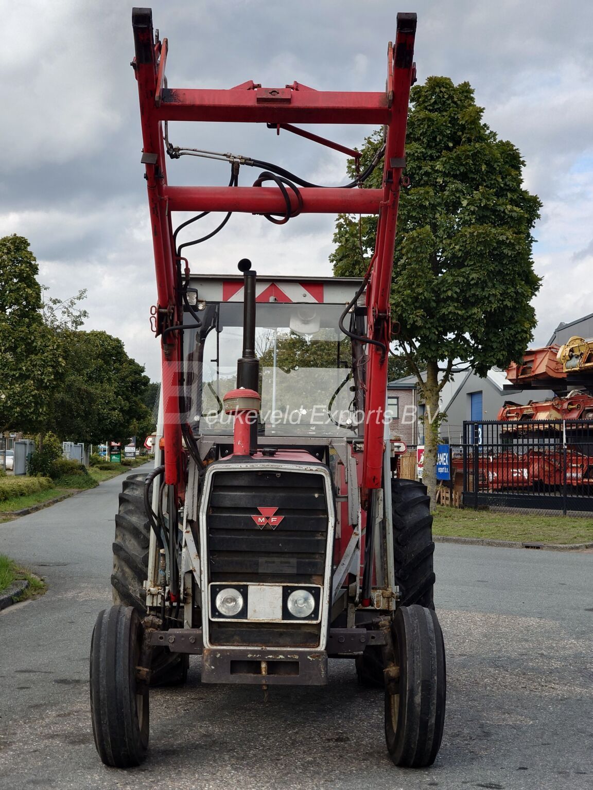 Massey Ferguson MF 265 frontloader (15)