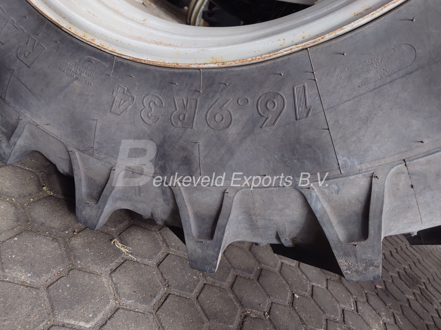Massey Ferguson MF 4235 4X4 Hi Vision Airbrakes (2)