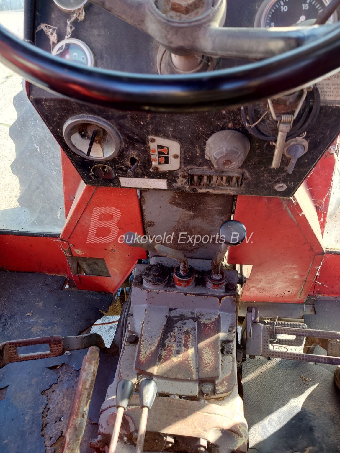 Massey Ferguson MF275 4X4 (5)