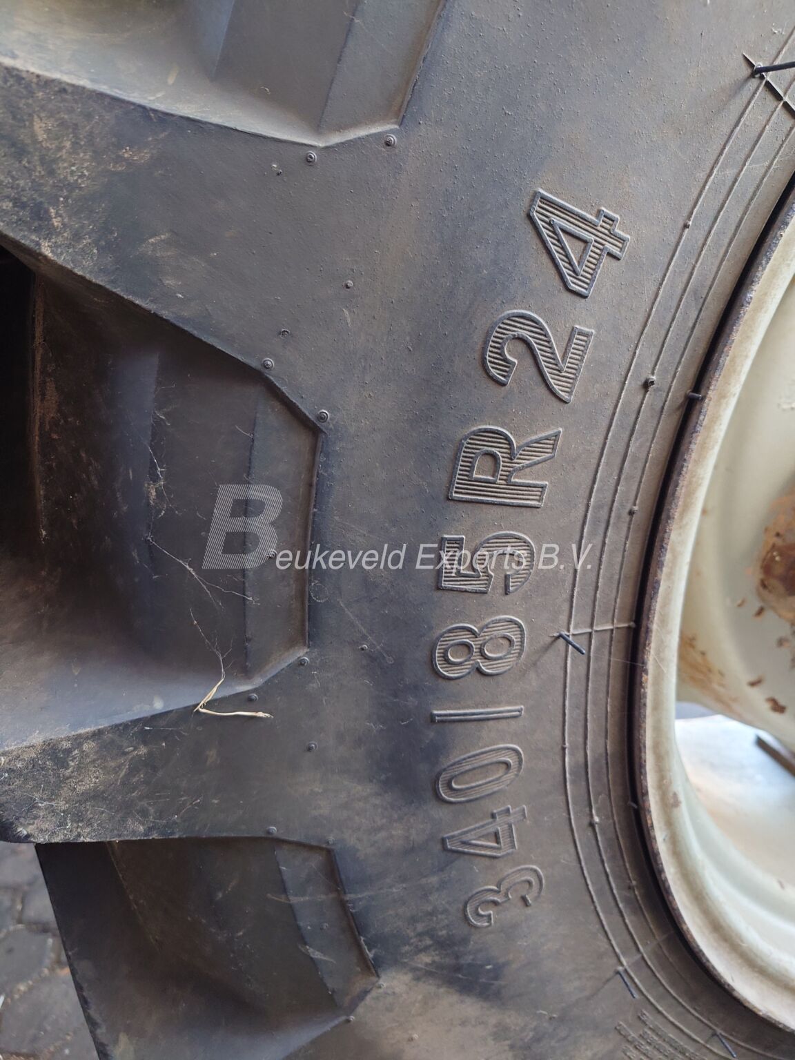 Massey Ferguson MF390 4X4 (7)
