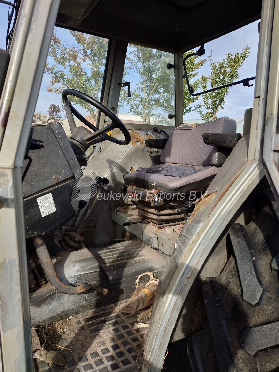 Massey Ferguson MF390 synchro 12 4X4 (3)
