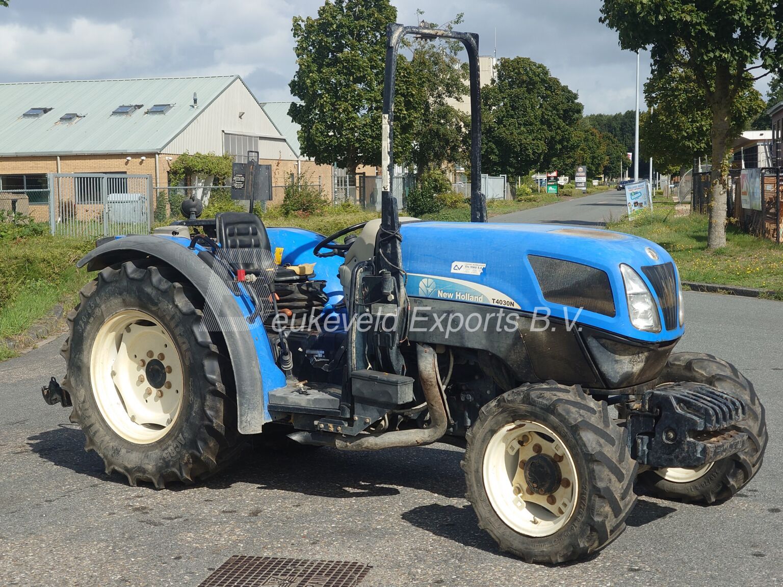 New Holland T4030 Turbo Fruttero ROPS (10)