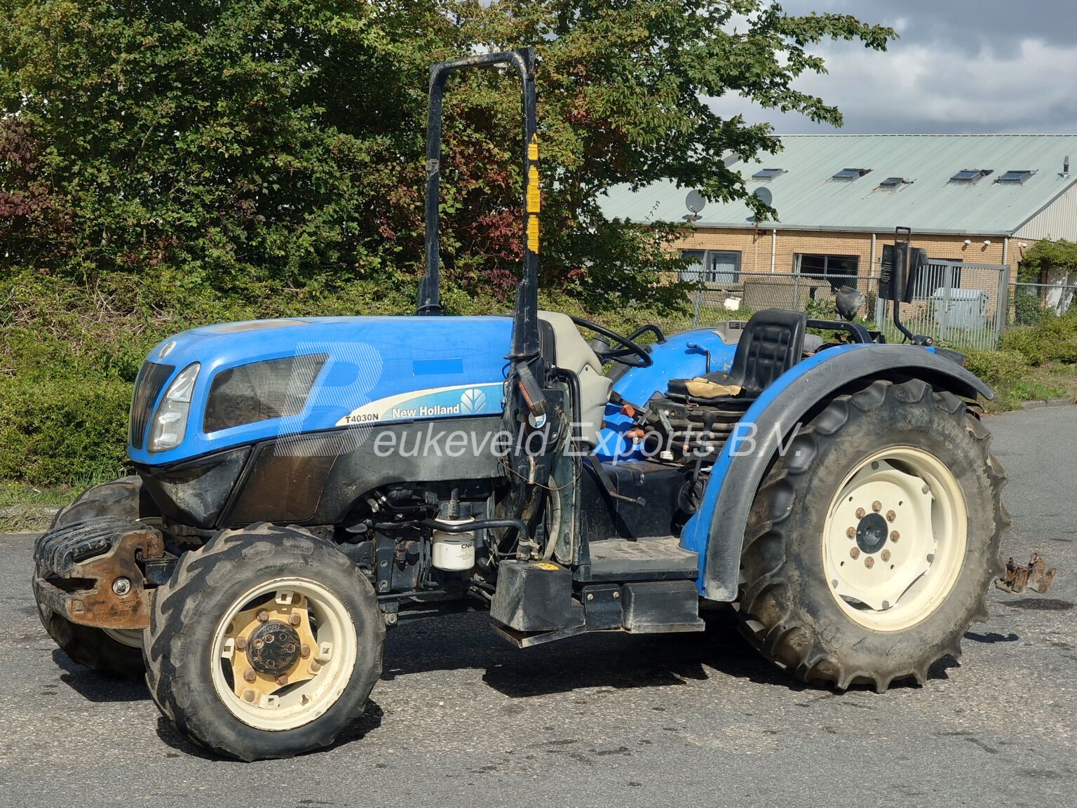 New Holland T4030 Turbo Fruttero ROPS (12)