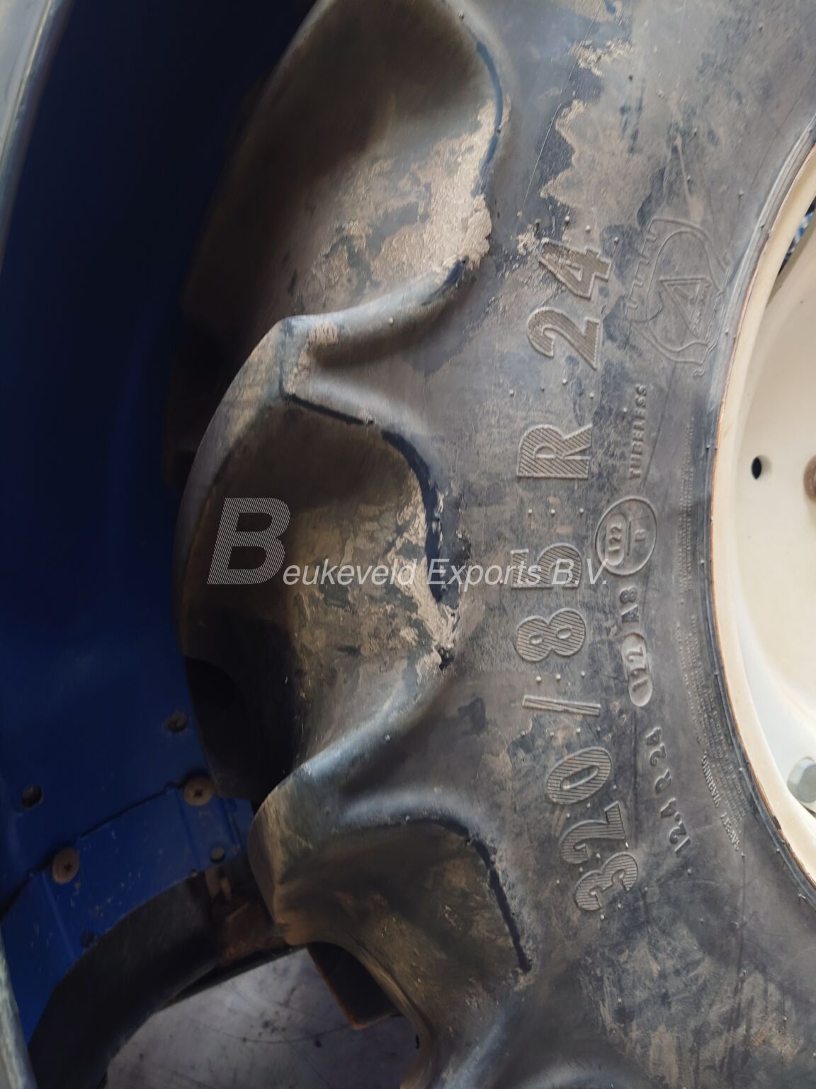 New Holland T4030 Turbo Fruttero ROPS (3)
