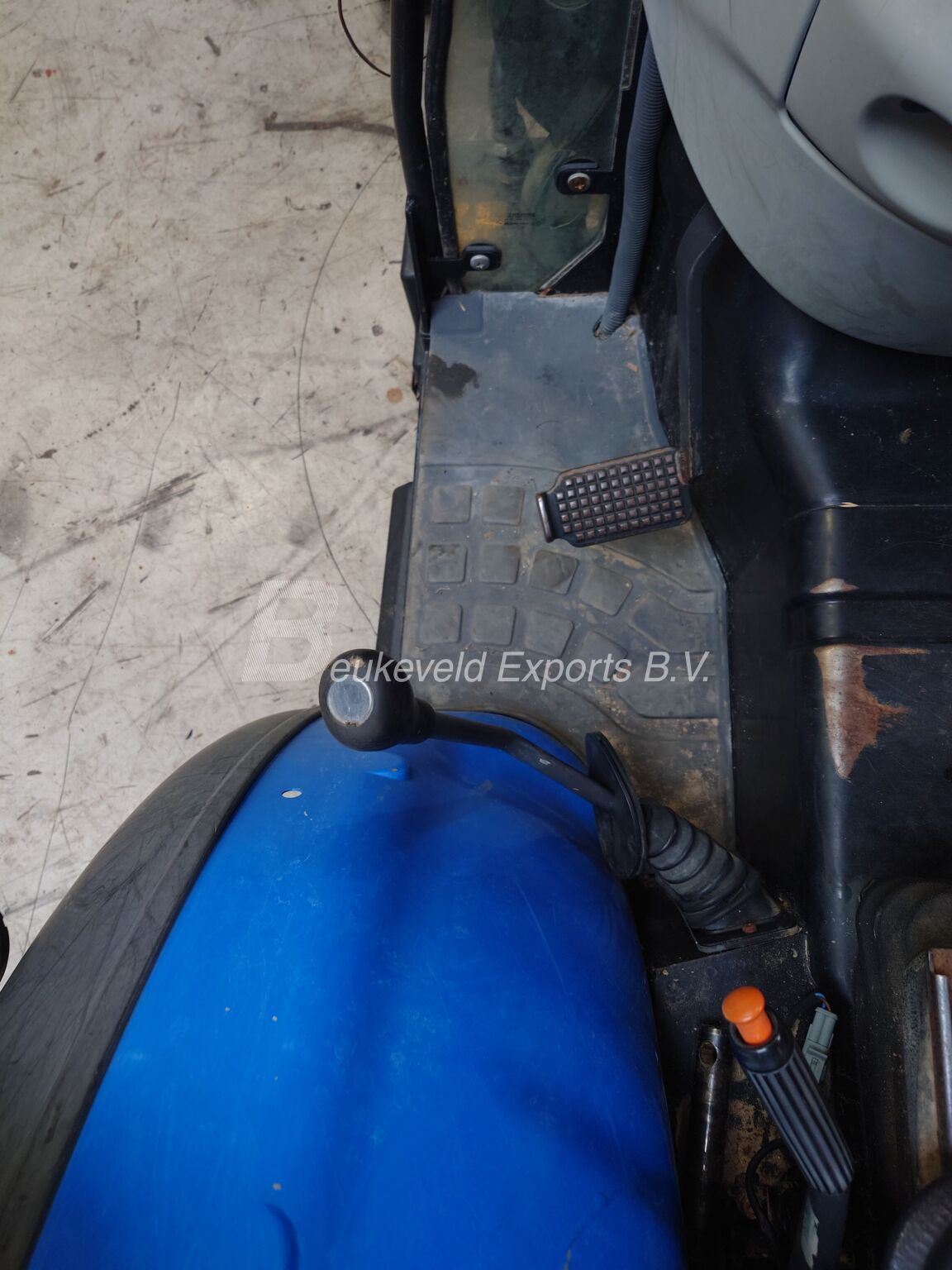 New Holland T4030 Turbo Fruttero ROPS (5)