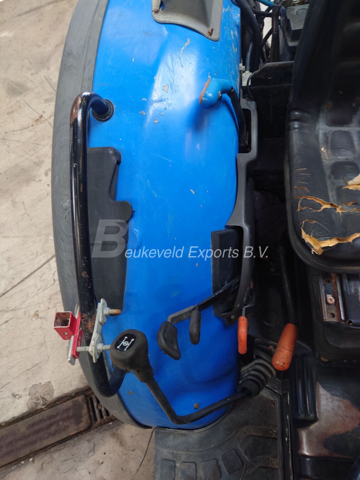 New Holland T4030 Turbo Fruttero ROPS (7)